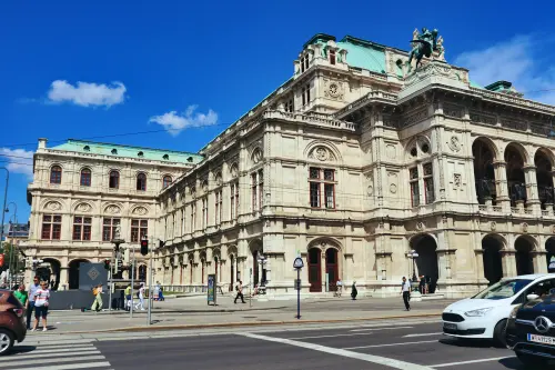 Vienna Opera House Roaming Atlas