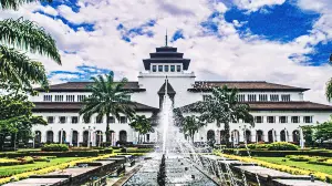 Bandung Gedung Sate Roaming Atlas